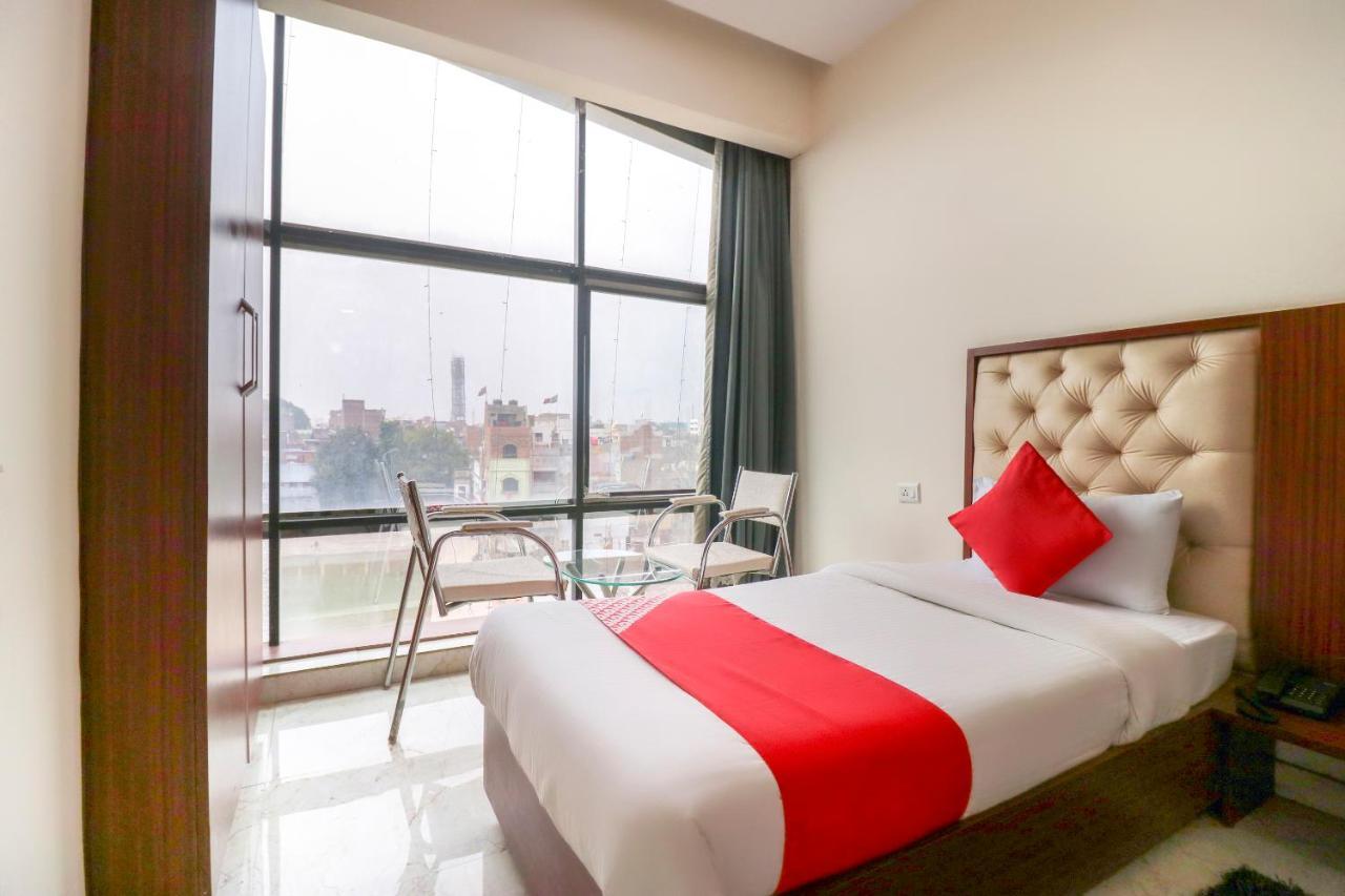 Oyo Flagship 69860 Mastana Palace Hotel Варанаси Екстериор снимка