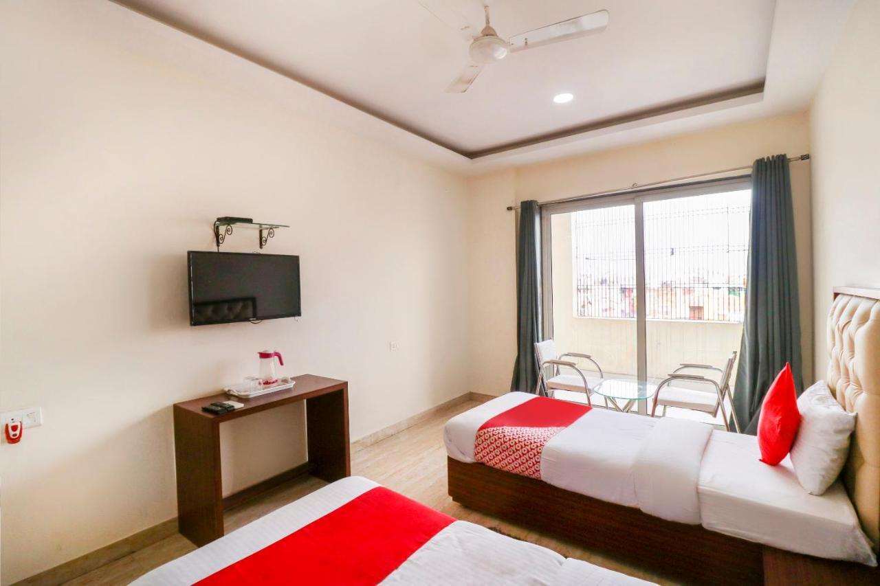 Oyo Flagship 69860 Mastana Palace Hotel Варанаси Екстериор снимка