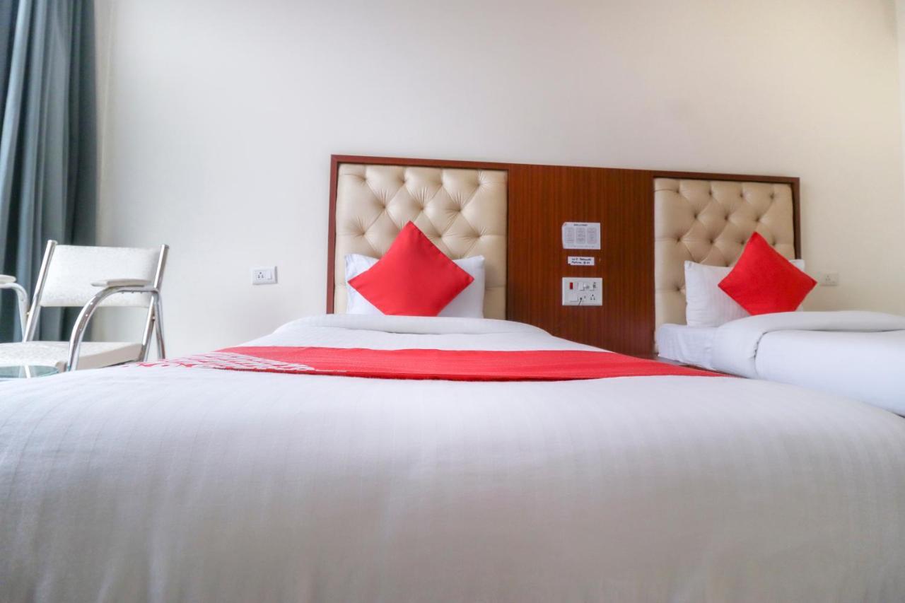 Oyo Flagship 69860 Mastana Palace Hotel Варанаси Екстериор снимка