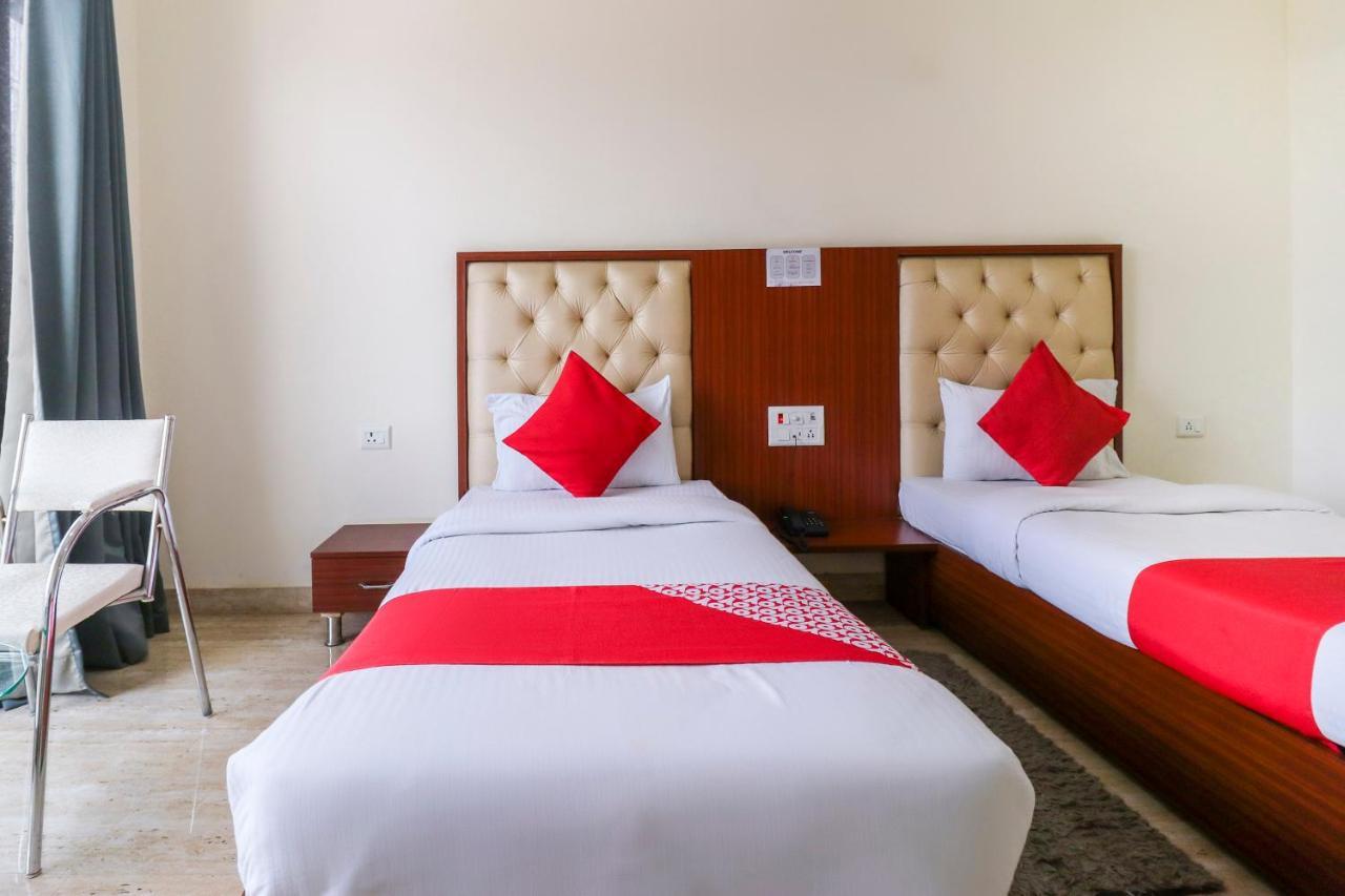 Oyo Flagship 69860 Mastana Palace Hotel Варанаси Екстериор снимка