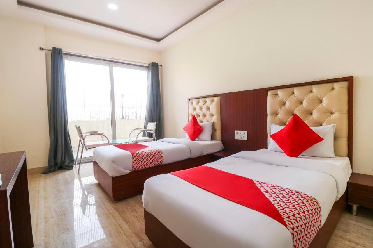 Oyo Flagship 69860 Mastana Palace Hotel Варанаси Екстериор снимка