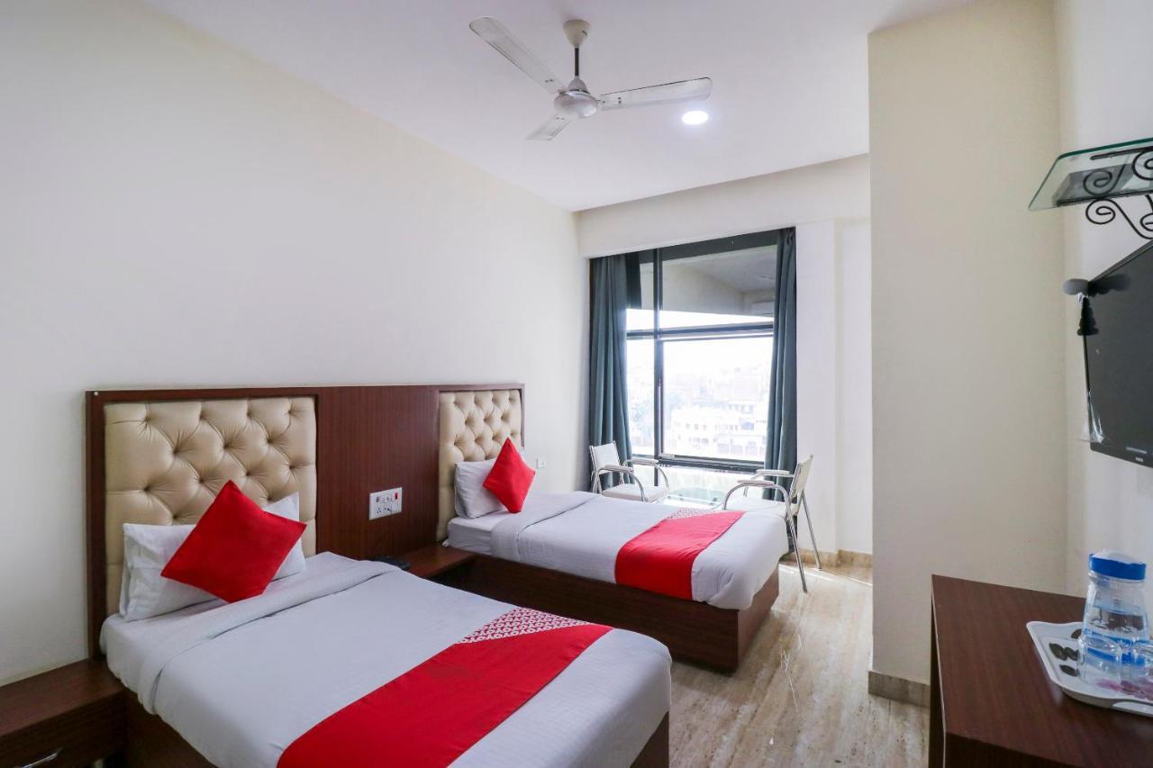 Oyo Flagship 69860 Mastana Palace Hotel Варанаси Екстериор снимка